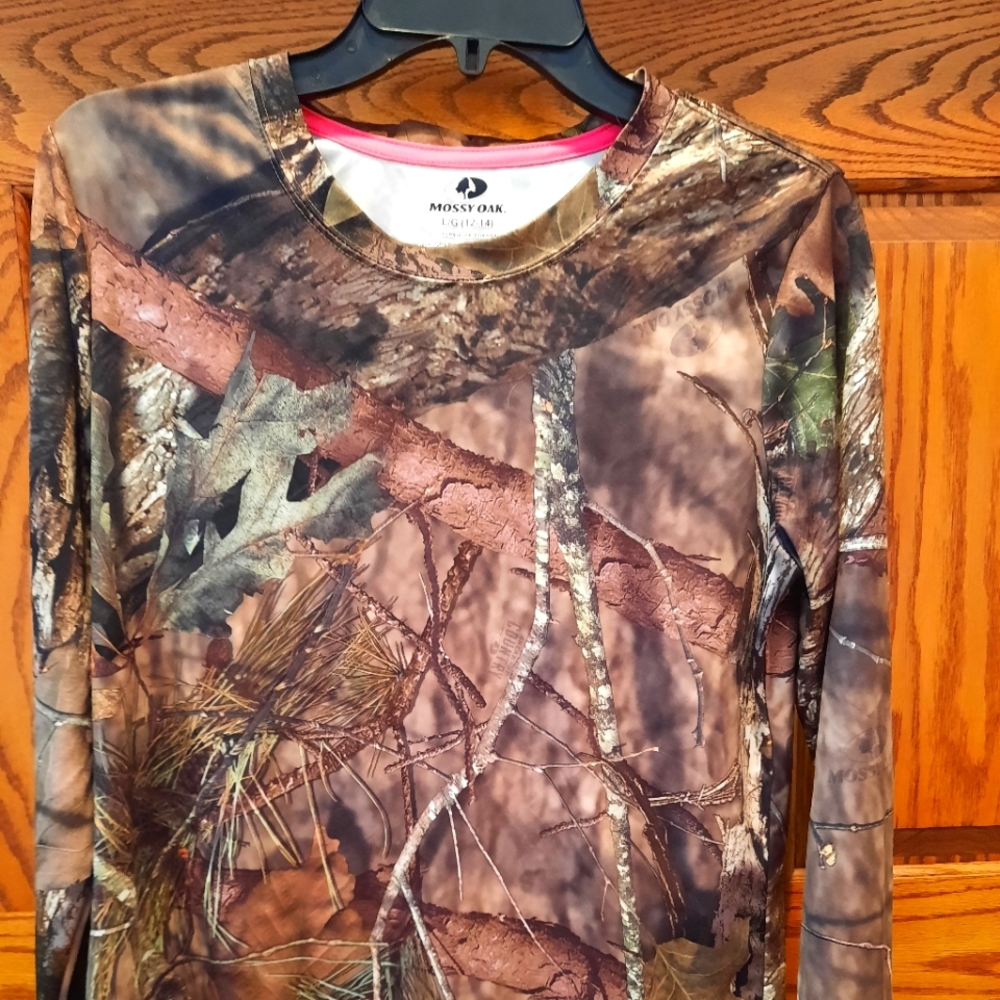 Mossy Oak Large long sleeve camo shirt